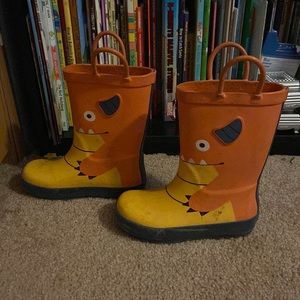 Size 9 cat and Jack rain boots